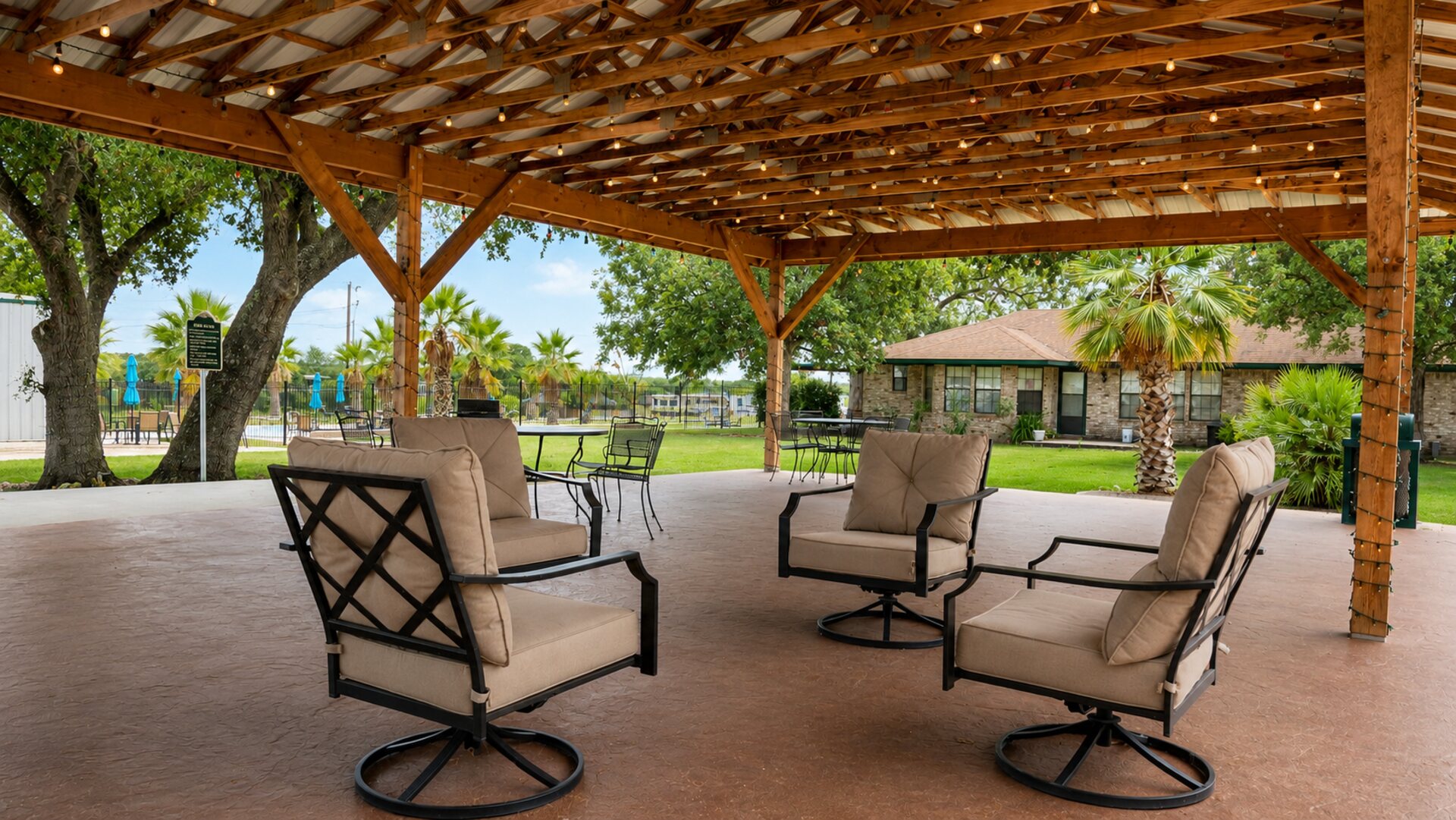 Covered shelter with picnic seating at Rivercity RV Park